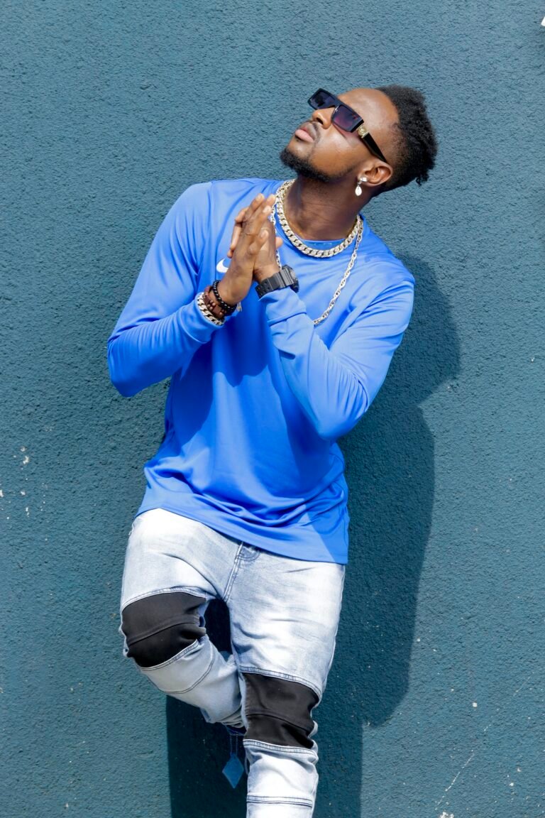 Madbi, artiste et rappeur guinéen originaire de Conakry